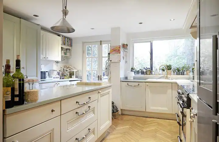 Rustic Cottage in Brixton 4