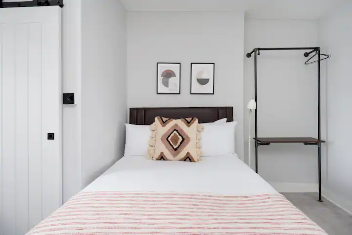 Studio with River Views in Finsbury 2