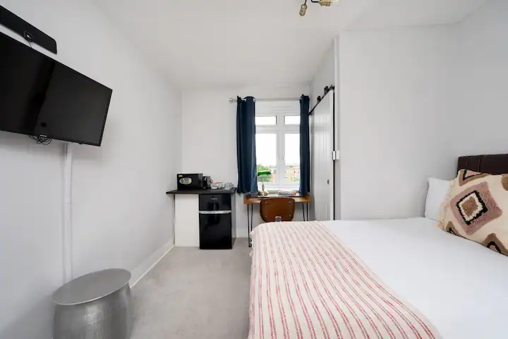 Studio with River Views in Finsbury 4