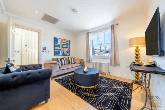 Cozy Studio in Mayfair 1